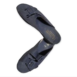 La Plume Jen Blue Suede 2-Buckle Wedge Sandals Size 8.5